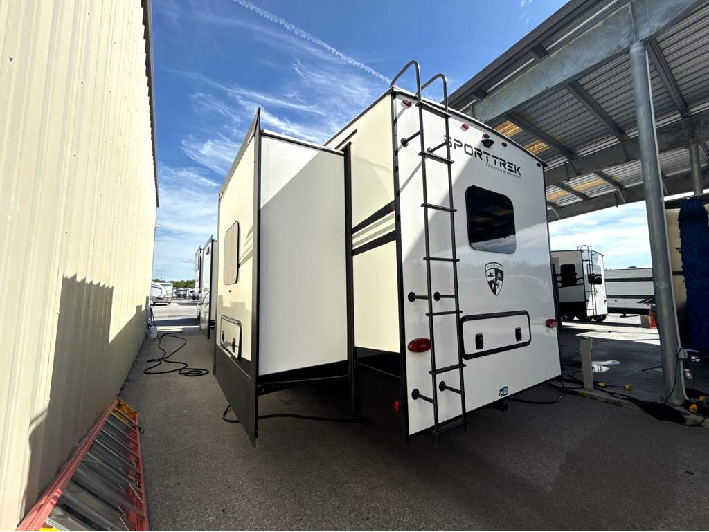 2026 VENTURE RV SPORTTREK 365VFL - Image 3