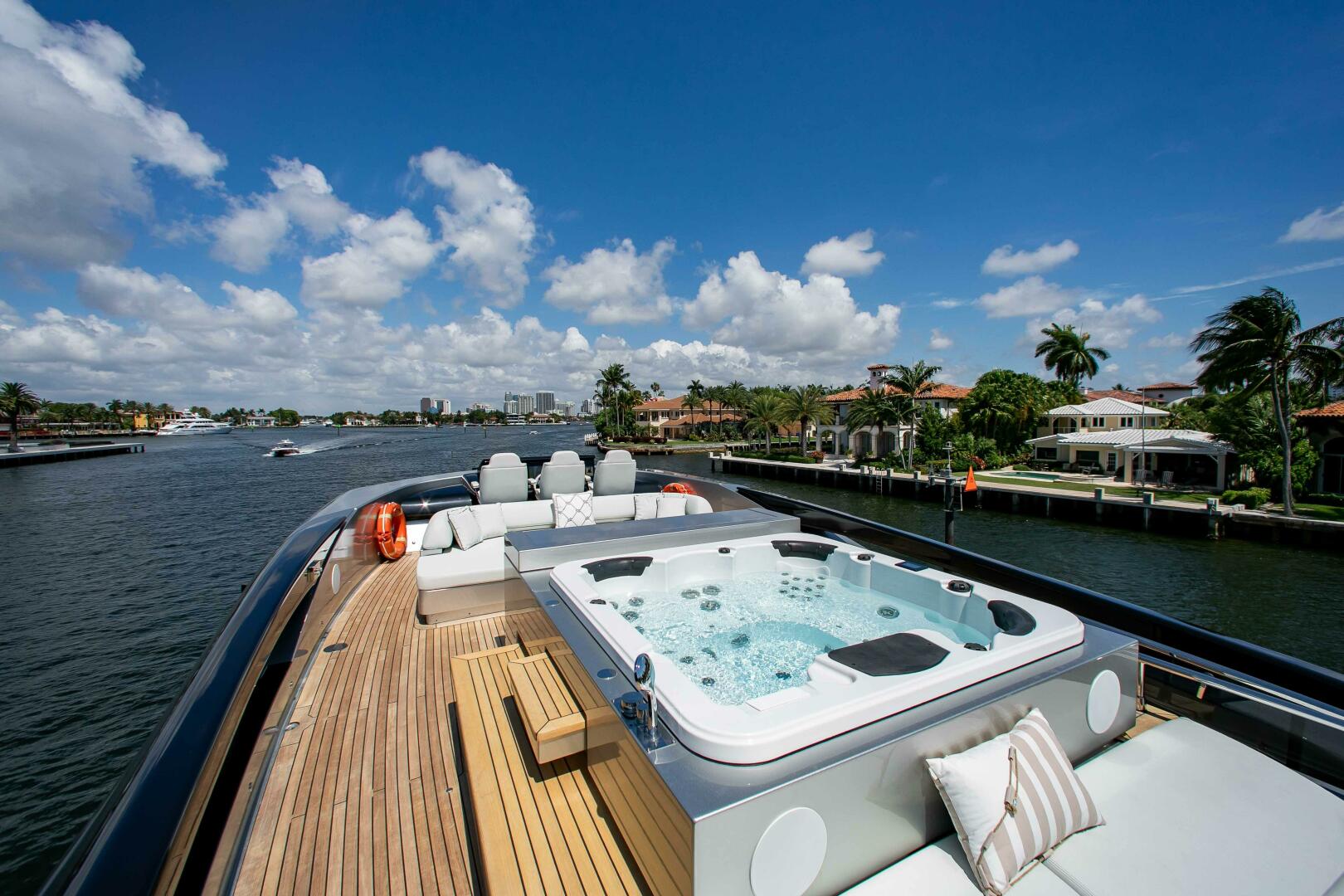 2014 Riva Mythos - Image 9