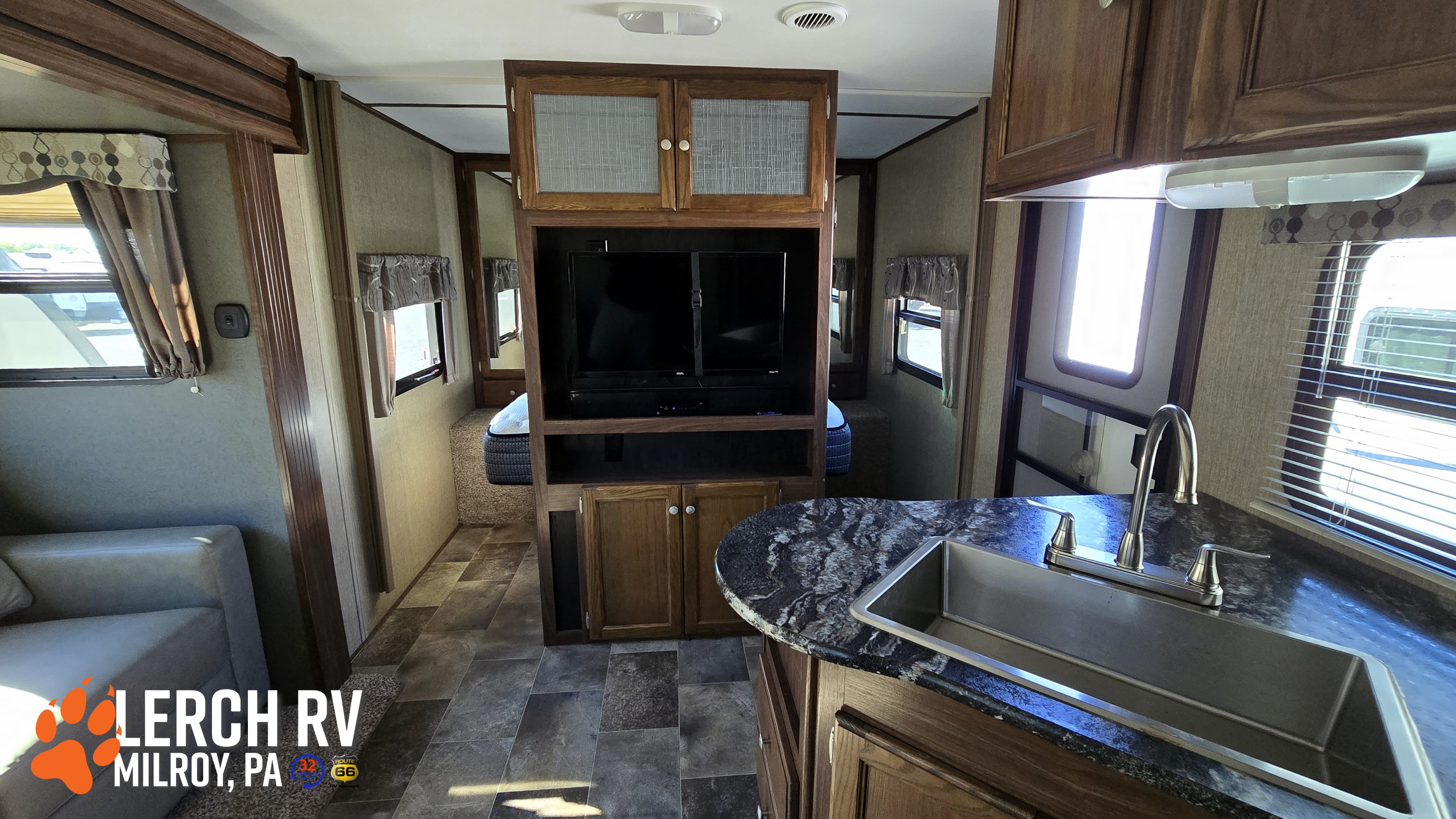 2017 KEYSTONE SPRINTER CAMPFIRE 26RB - Image 18
