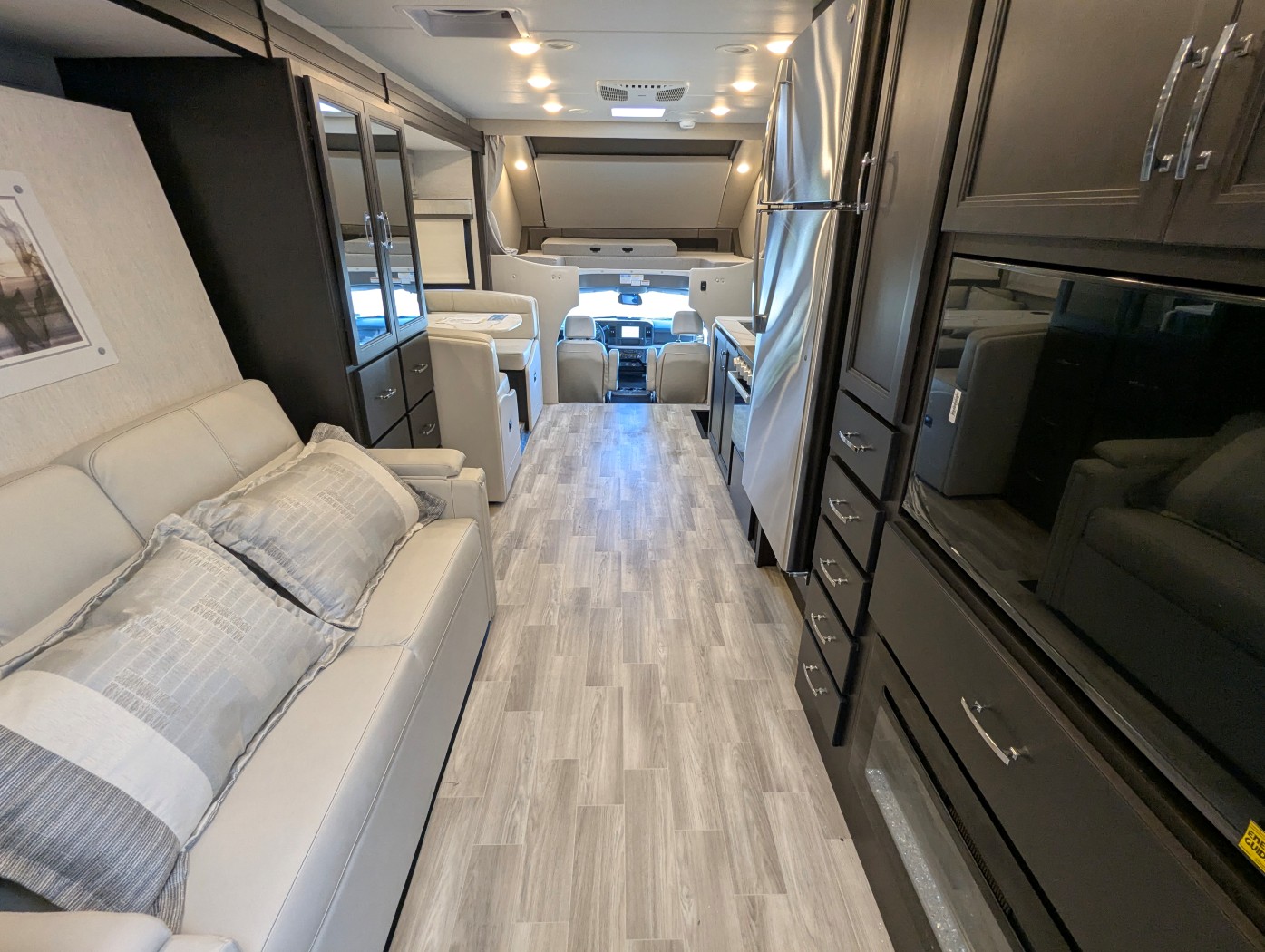 2026 Thor Motor Coach Omni Trail S29 - Image 28