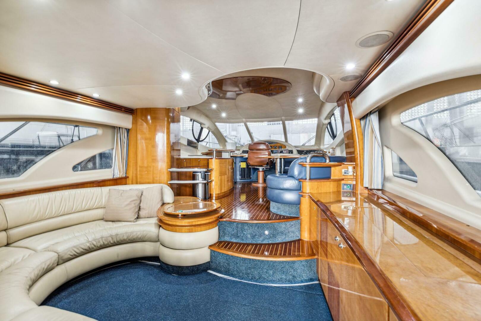 2005 Azimut 55 flybridge - Image 17