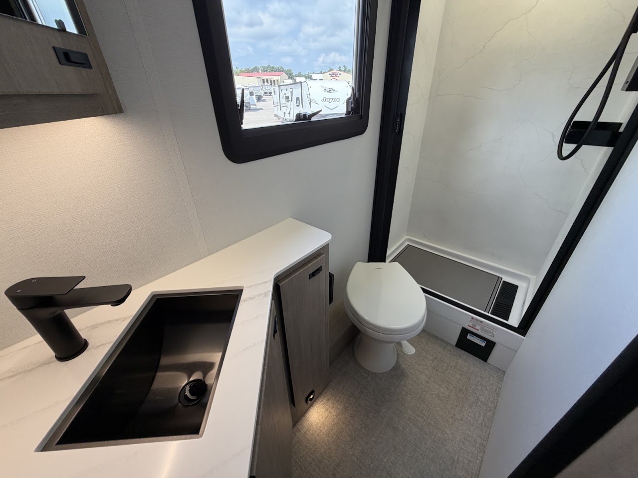 2027 Grand Design Lineage Series M 25FW - Image 21