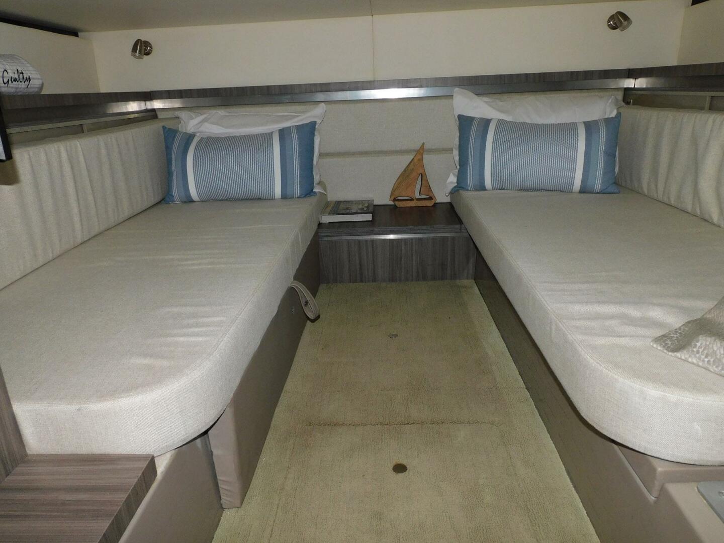 2018 Sea Ray Sundancer 320 - Image 7