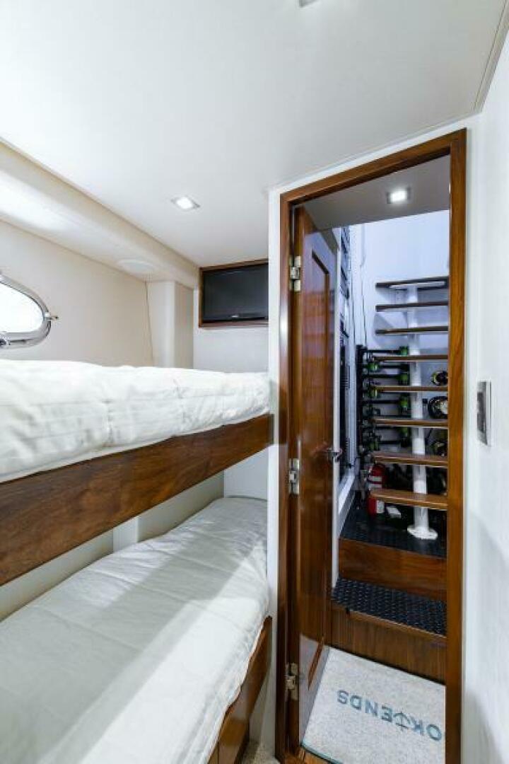 2018 Viking Enclosed Flybridge - Image 81