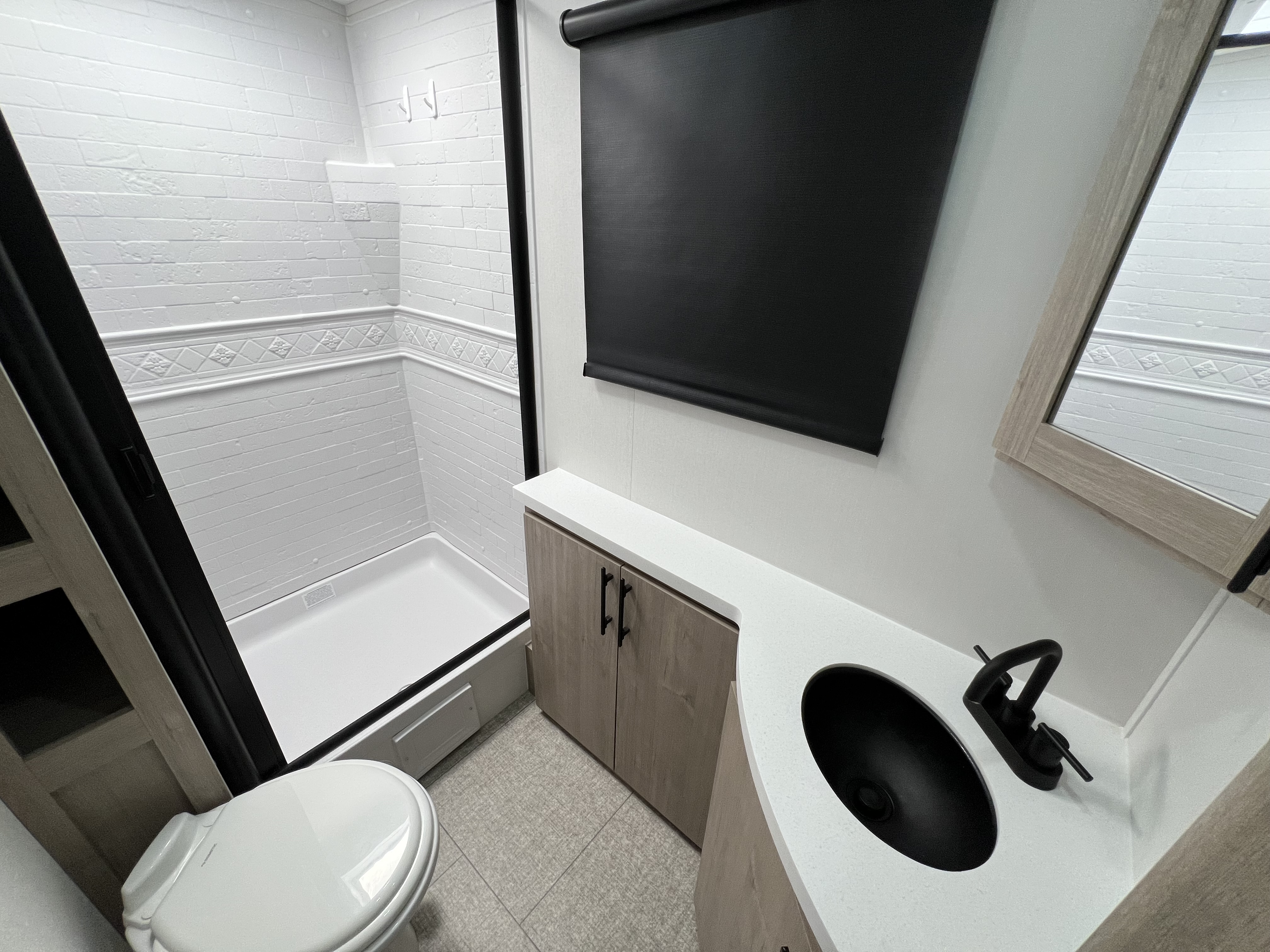 2025 Grand Design Imagine 2470BH - Image 23