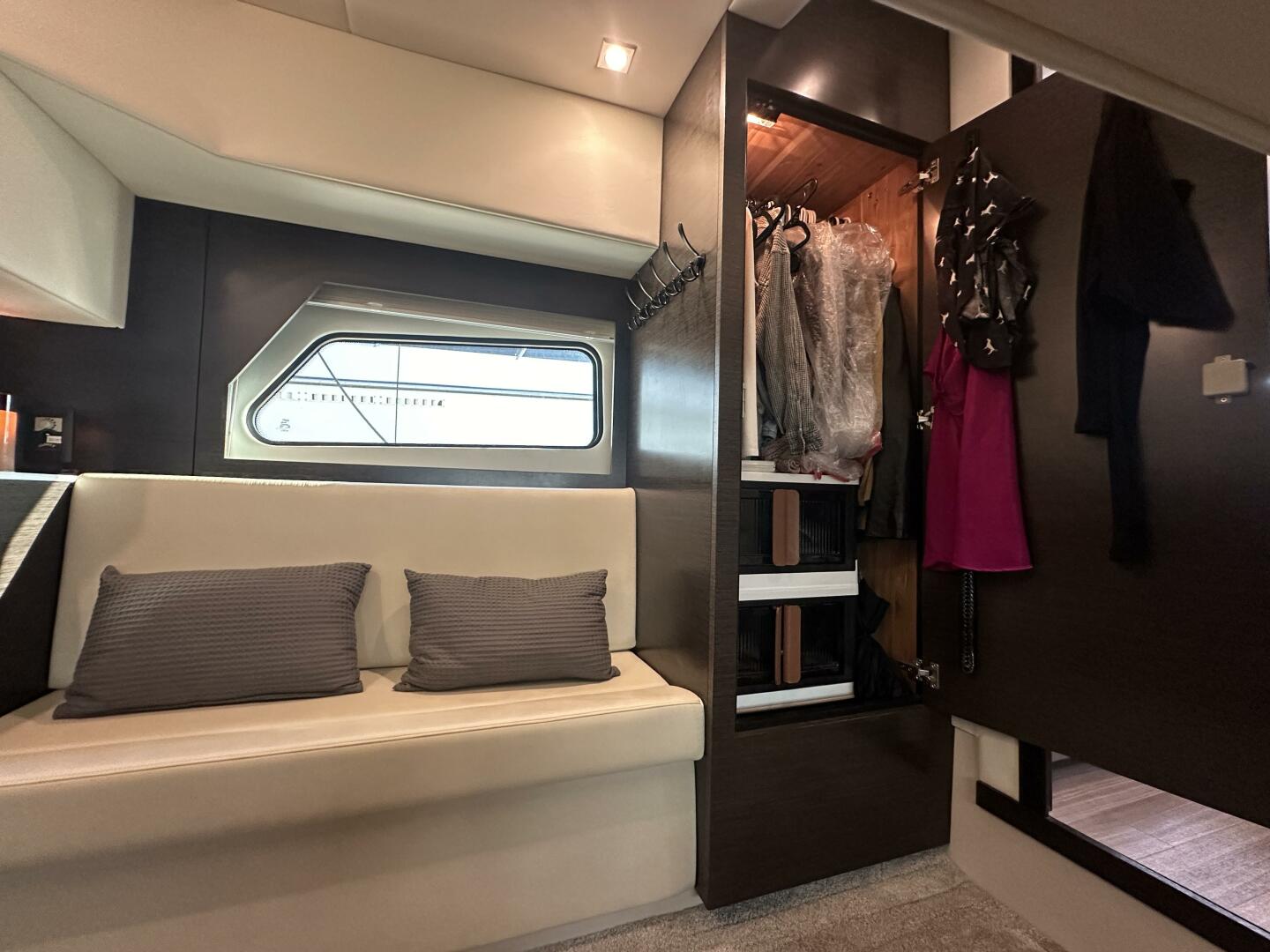 2017 Cruisers Yachts 390 Express Coupe - Image 40