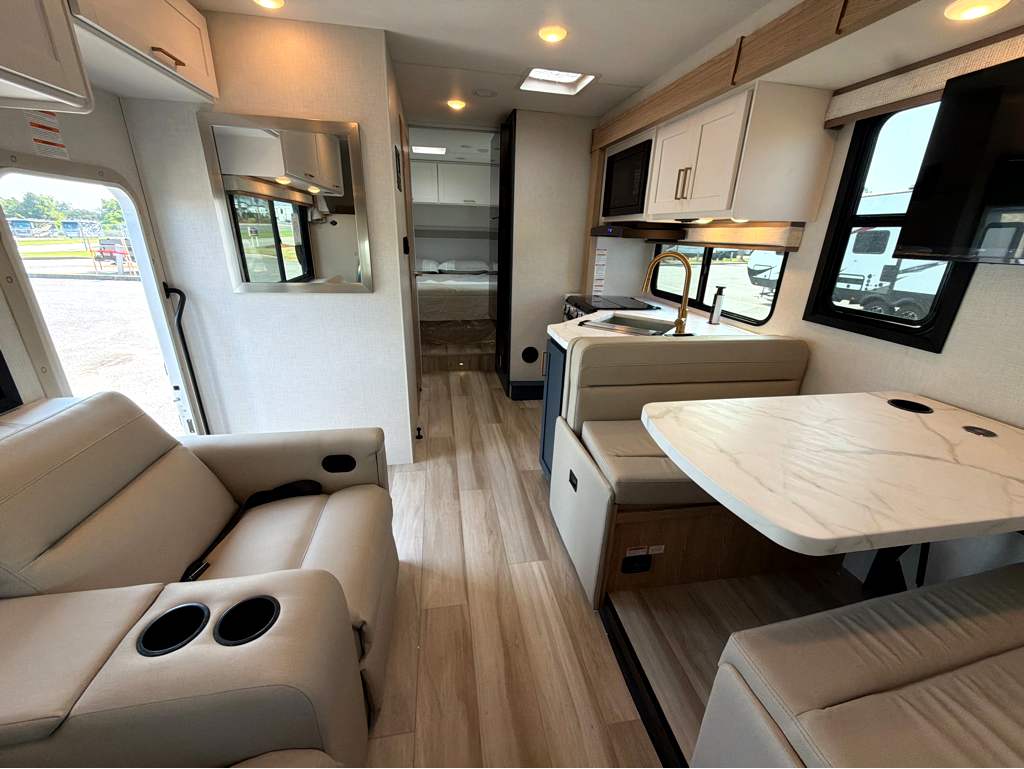 2027 THOR MOTOR COACH MAGNITUDE GA28 - Image 13