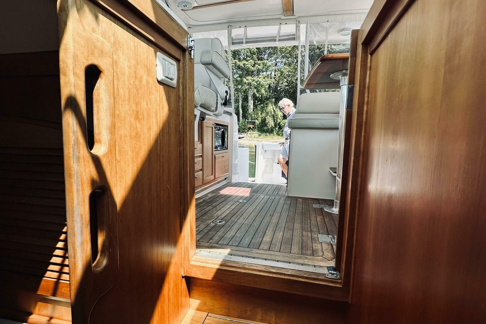 2007 Sabre 34 Express - Image 67