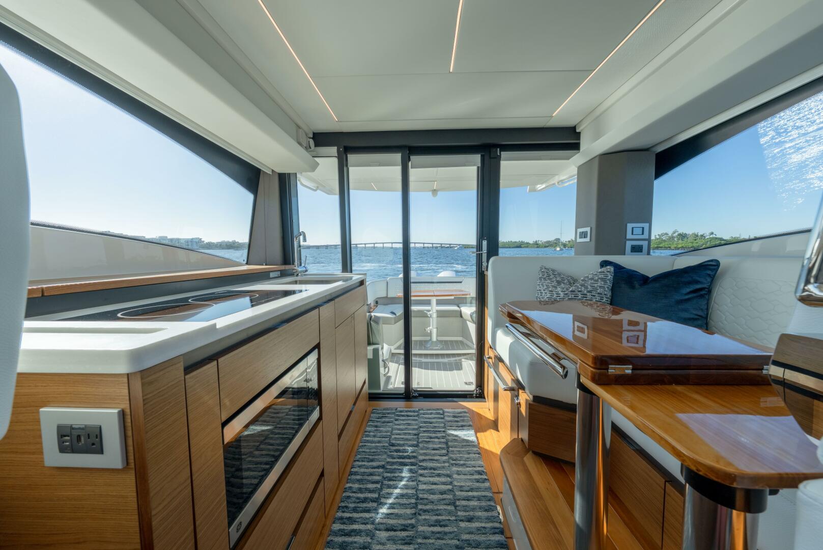 2025 Tiara Yachts 43 LE - Image 28