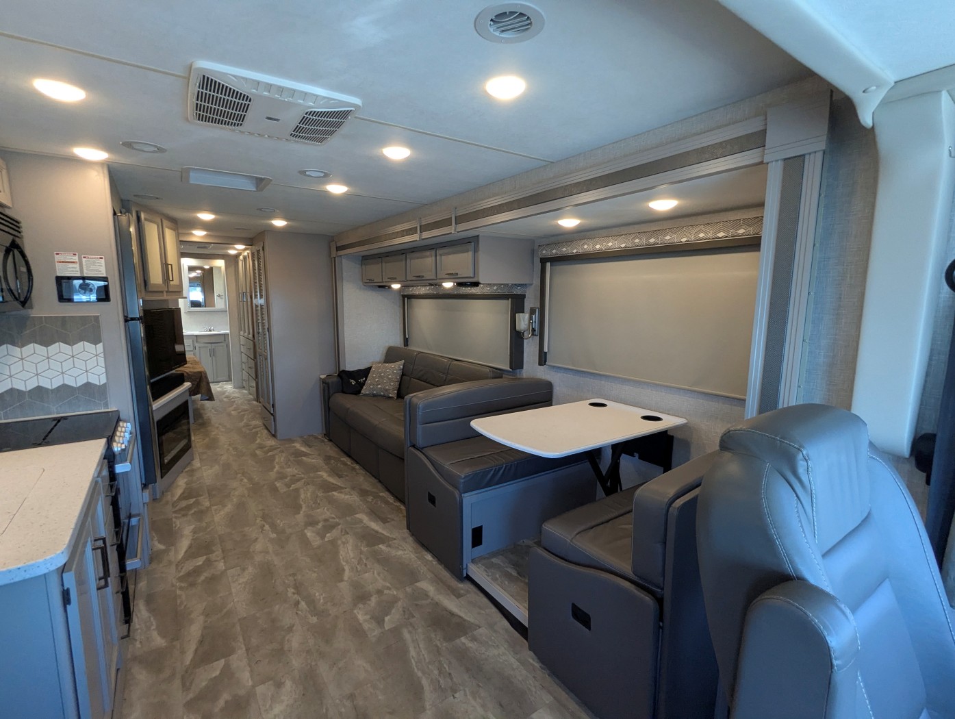 2022 Thor Motor Coach Windsport 35M - Image 11