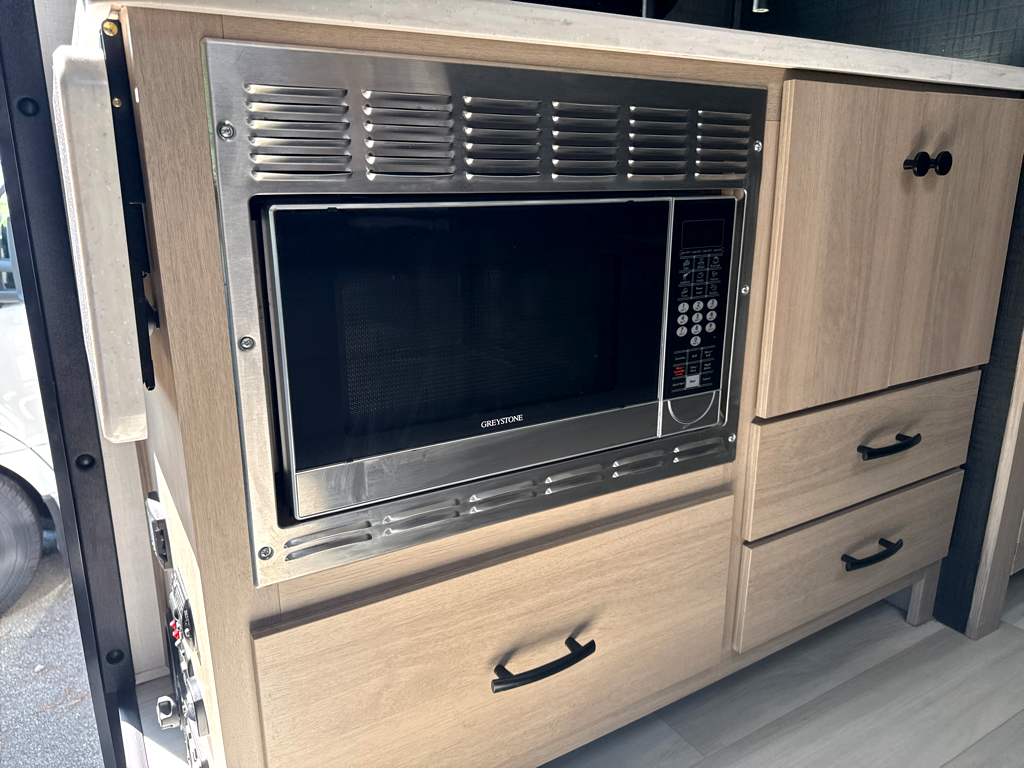 2025 FOREST RIVER SUNSEEKER 2400T - Image 20
