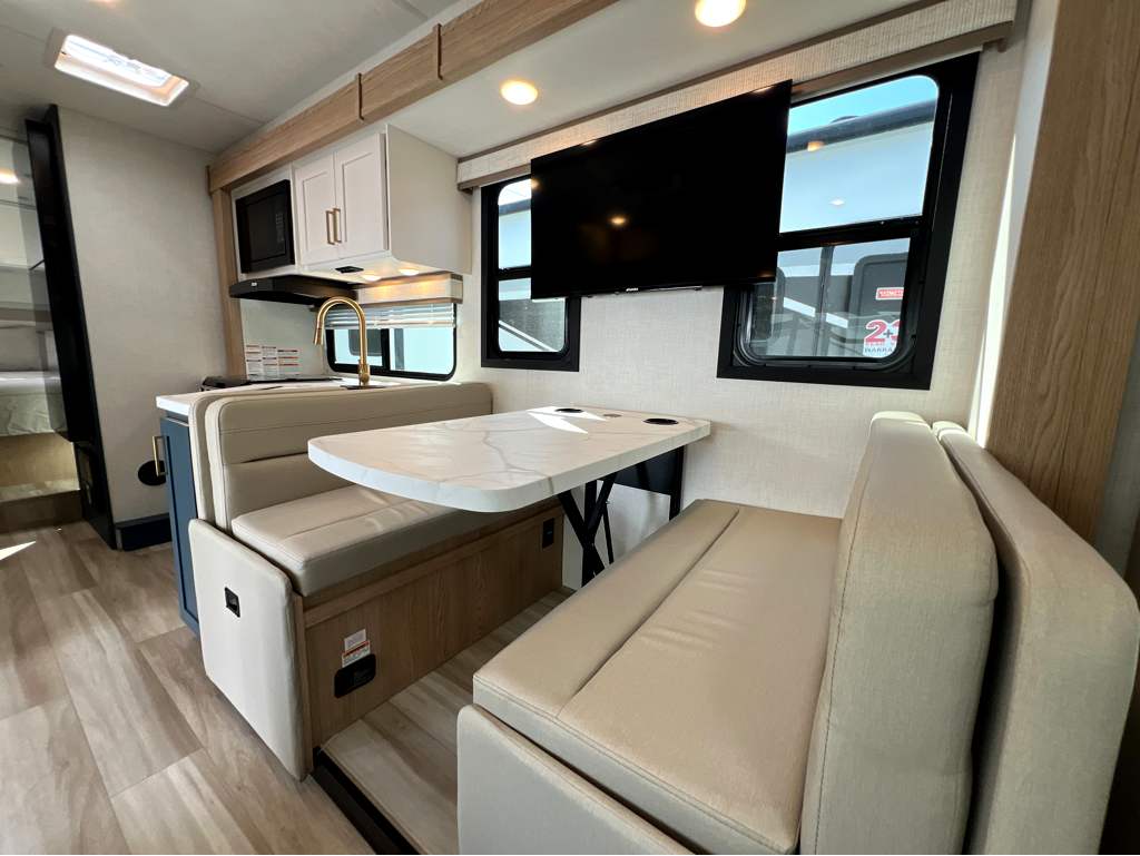 2027 THOR MOTOR COACH MAGNITUDE GA28 - Image 8