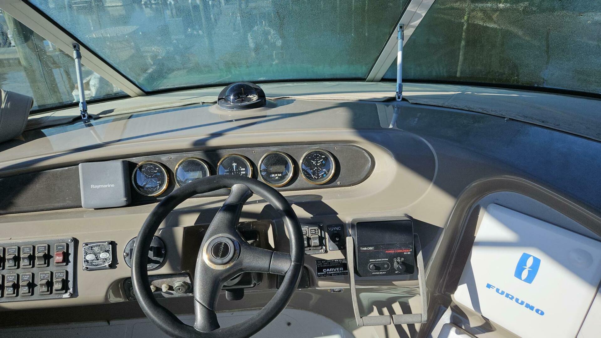 2000 Carver 450 Voyager - Image 28