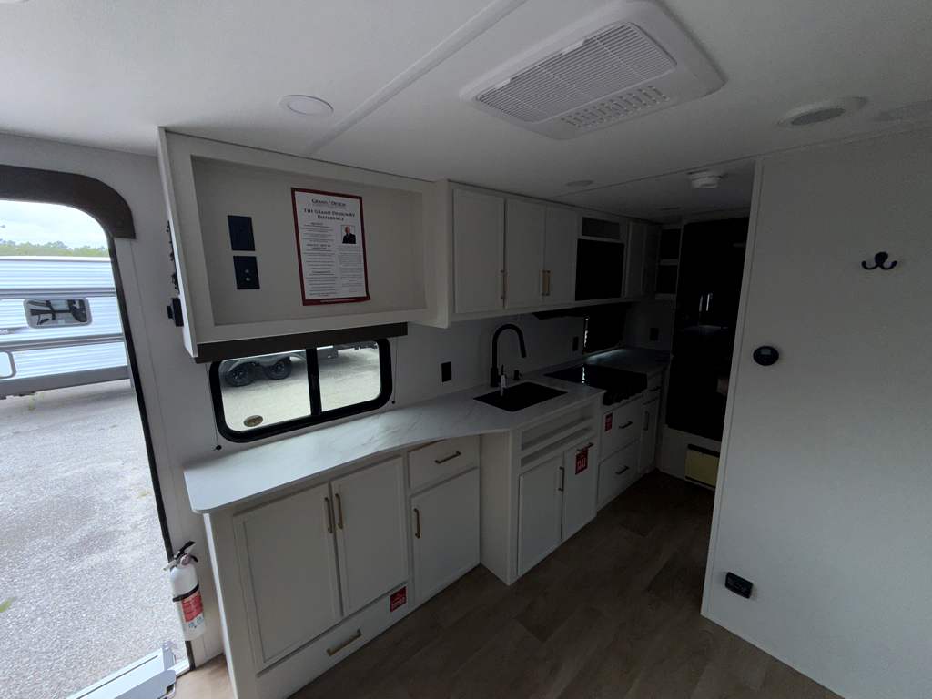 2026 GRAND DESIGN TRANSCEND 20MKX - Image 11