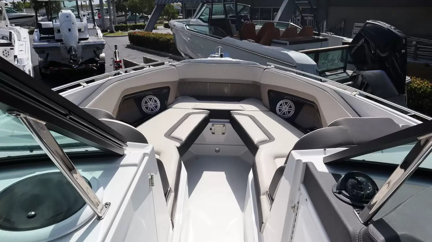 2024 MONTEREY 305SS - Image 15