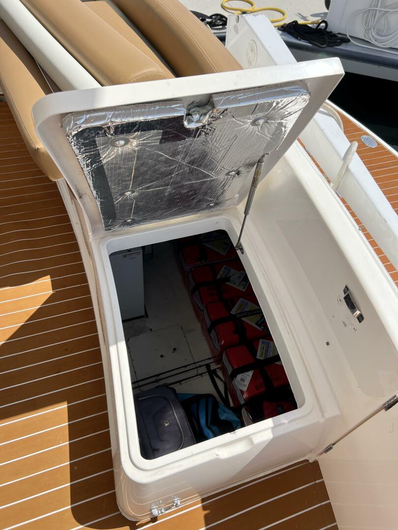 2000 Viking Princess 52 Flybridge - Image 28