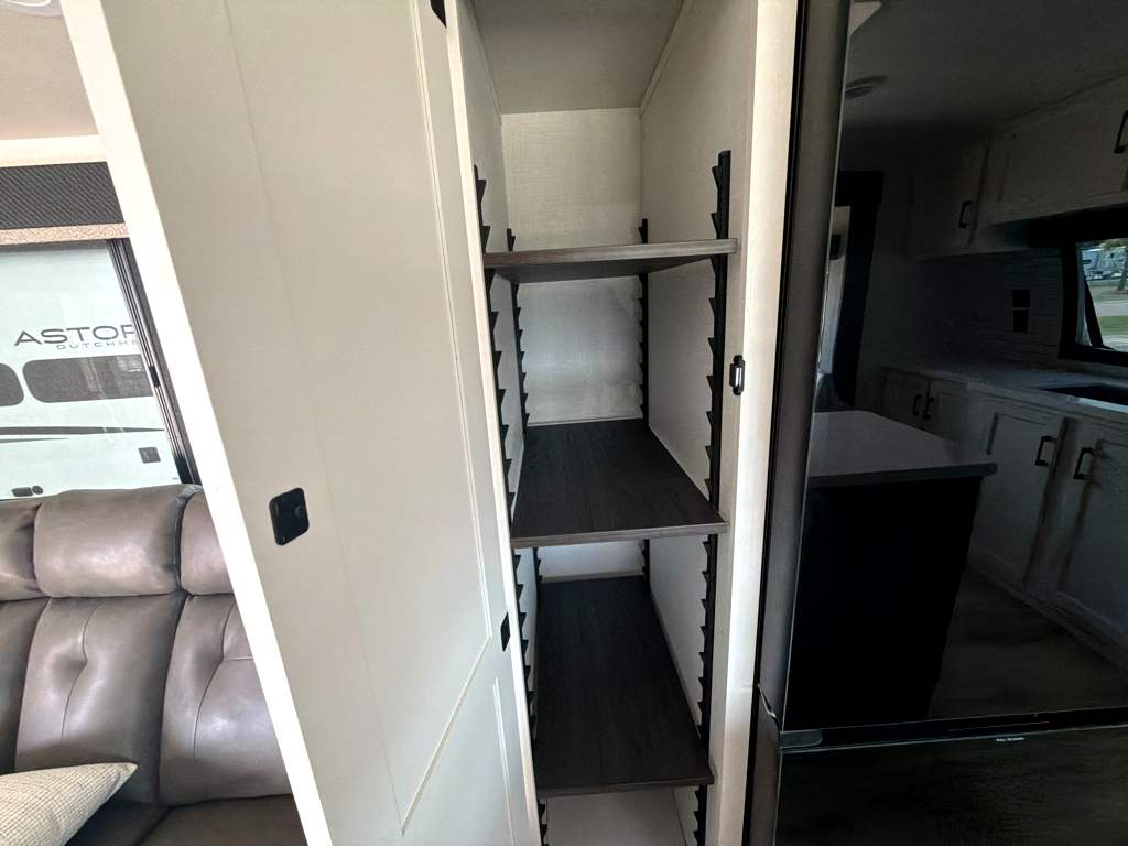 2027 VENTURE RV SPORTTREK 333VFK - Image 25
