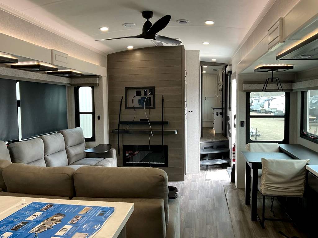 2025 JAYCO NORTH POINT 365 RKTS - Image 6