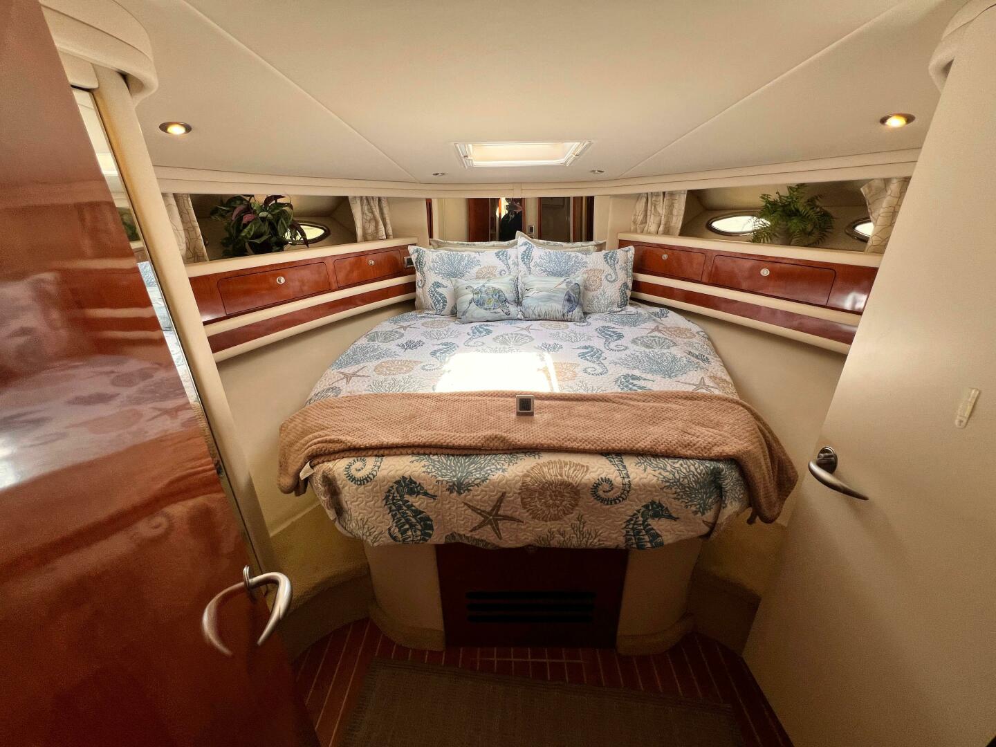 2004 Sea Ray 480 Sedan Bridge - Image 20