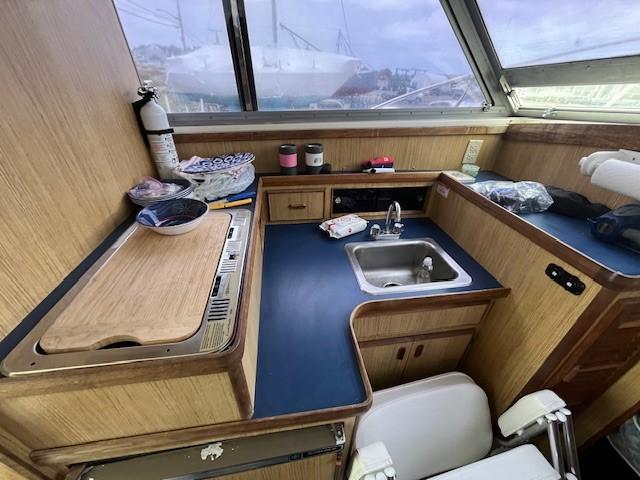1982 BERTRAM 28 Flybridge Standard - Image 10