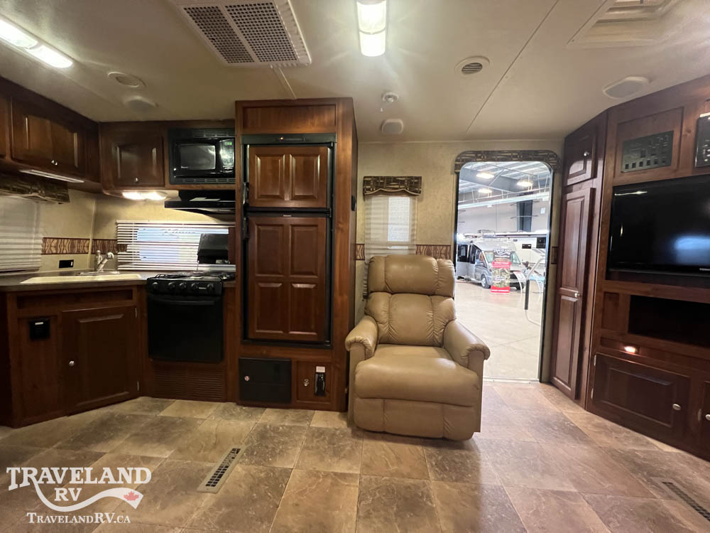 2013 FOREST RIVER ROCKWOOD ULTRA LITE 8315BSS HANDYMAN SPECIAL - Image 7
