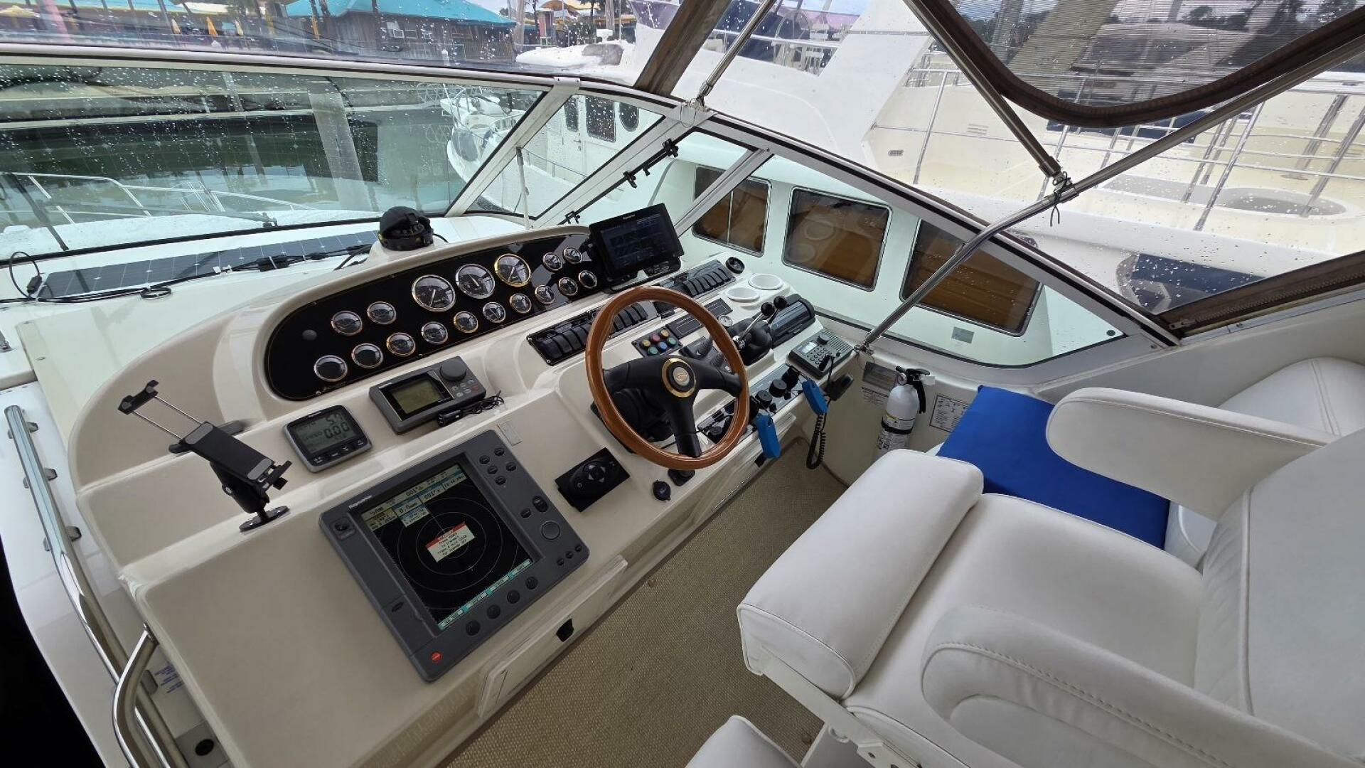 2000 Cruisers Yachts 4450 Express Motor Yacht - Image 20