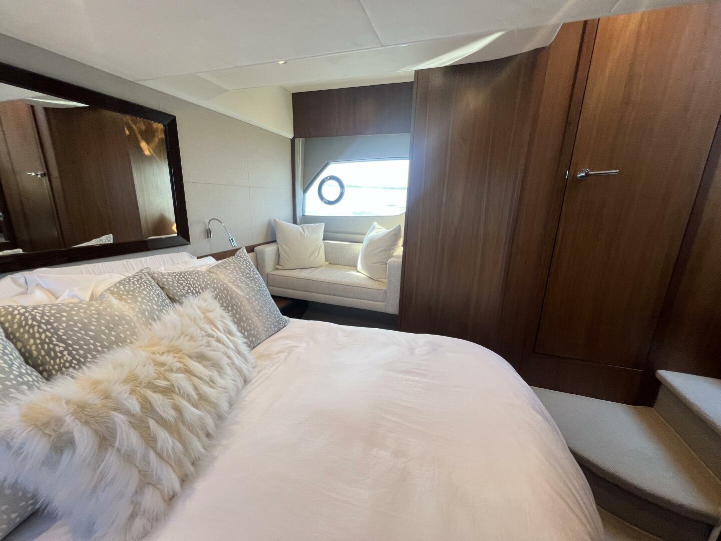 2015 Princess V52 - Image 25