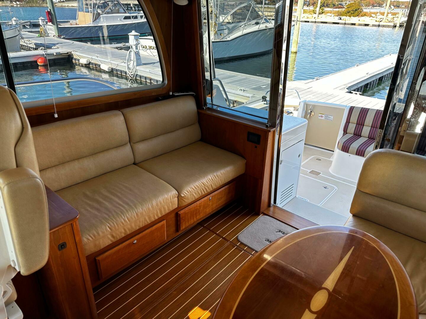 2014 Sabre 42 Salon Express - Image 13