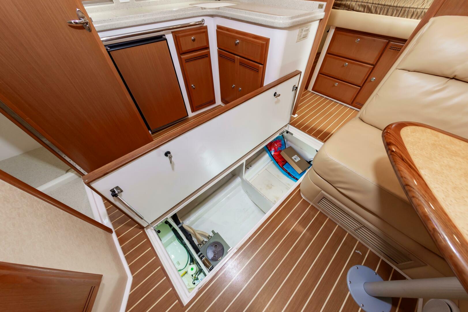 2008 Cabo 40 Express - Image 31