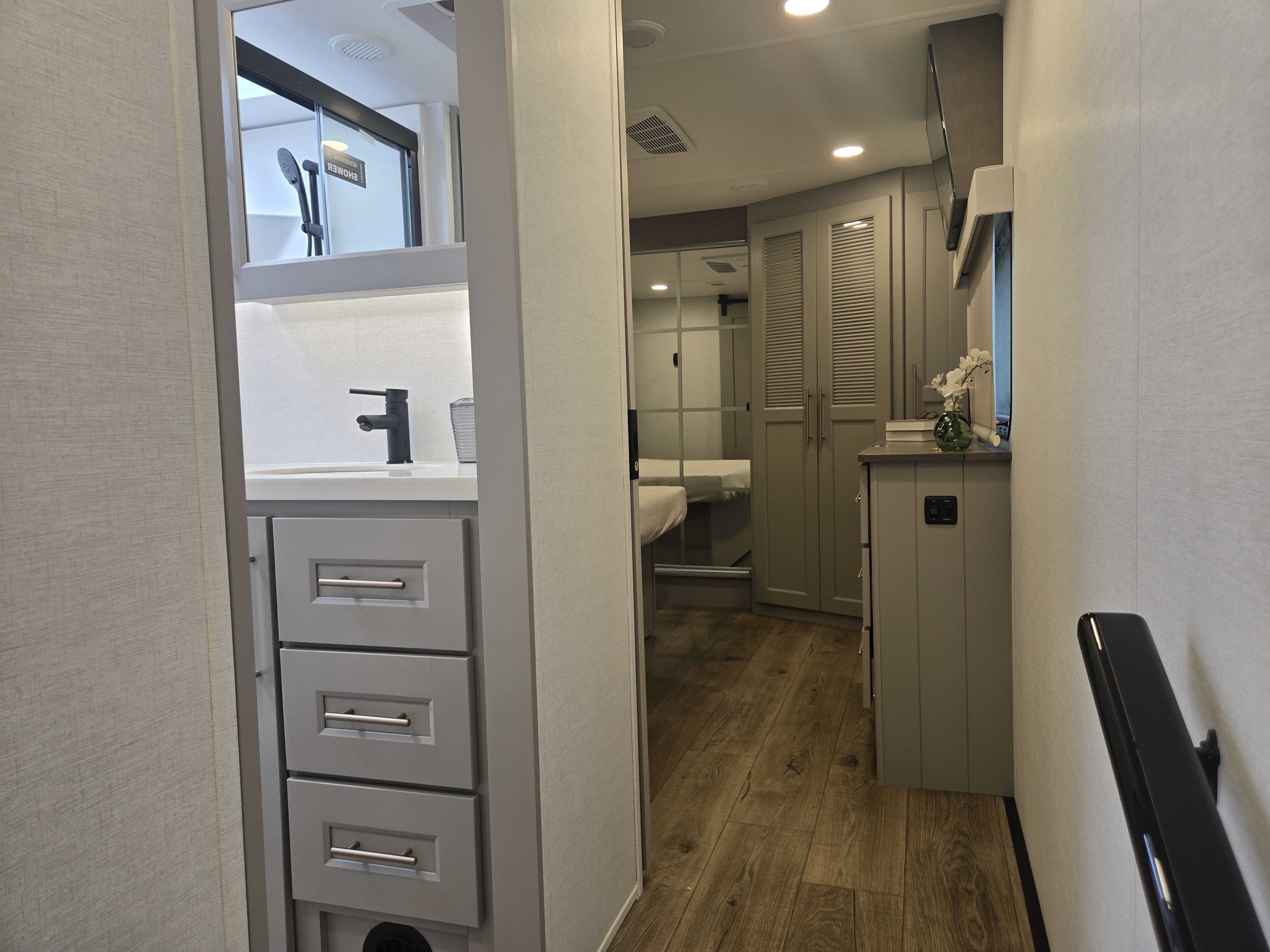 2026 Alliance RV Paradigm 310RL - Image 18