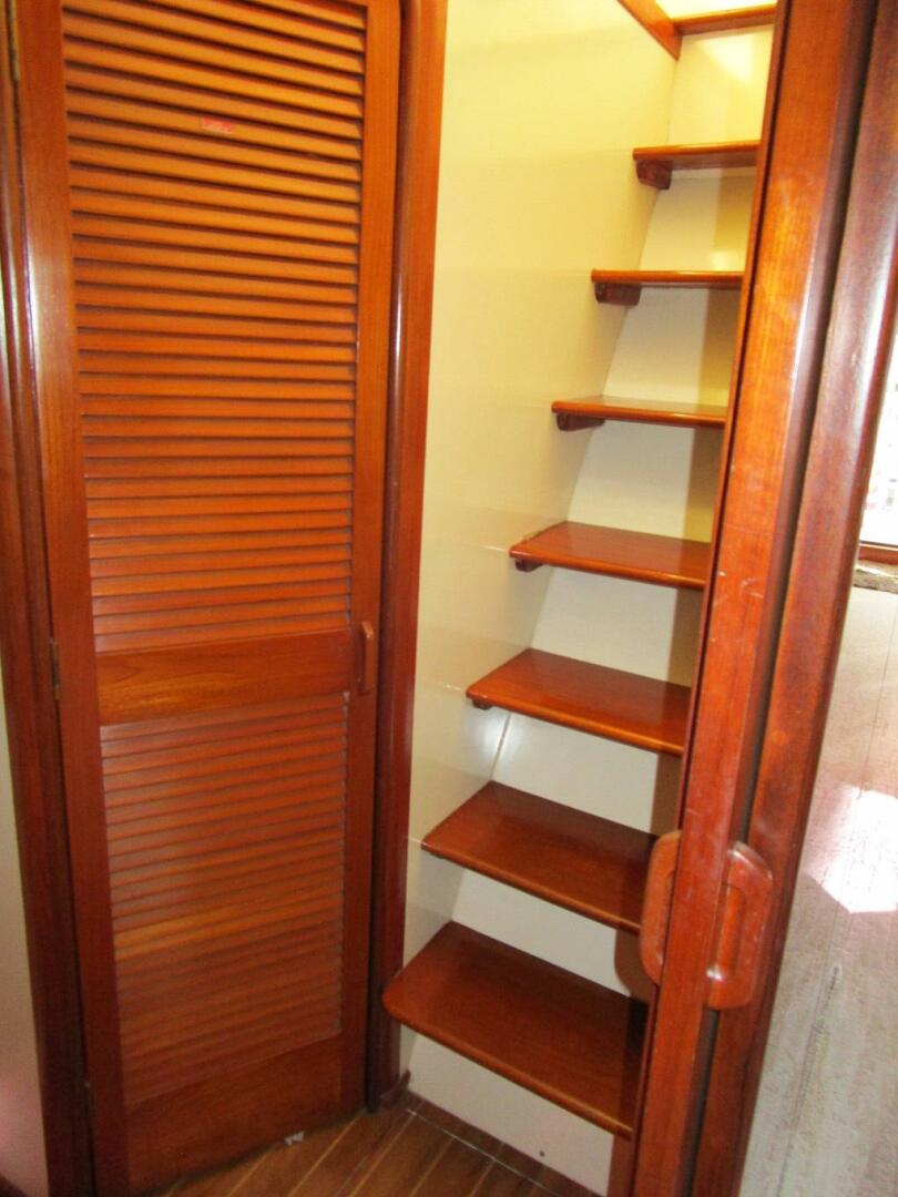 1990 Viking Cockpit Motor Yacht - Image 16
