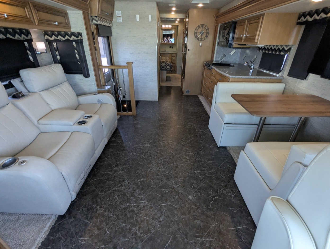 2016 Newmar Bay Star 3403 - Image 17