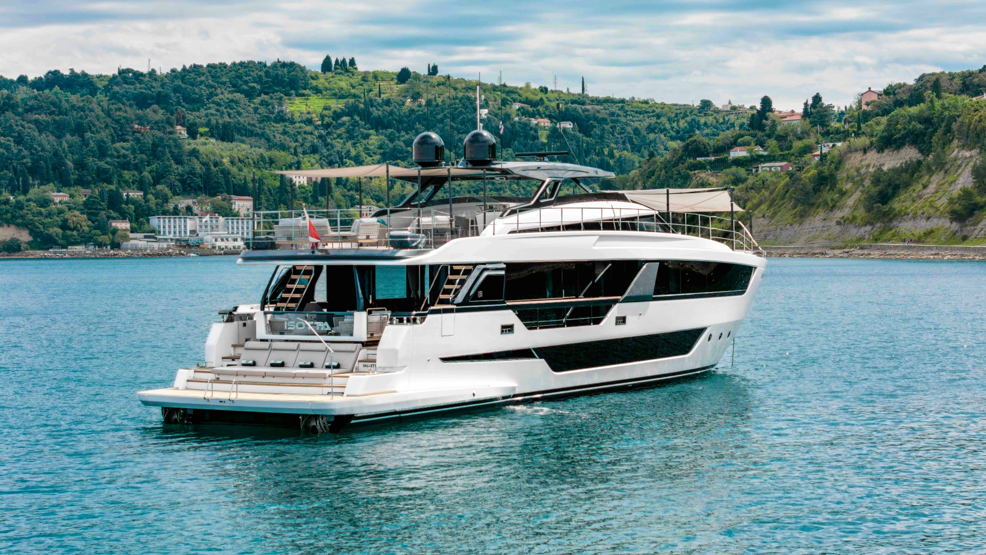 2023 Ferretti Yachts Ferretti 1000 - Image 2
