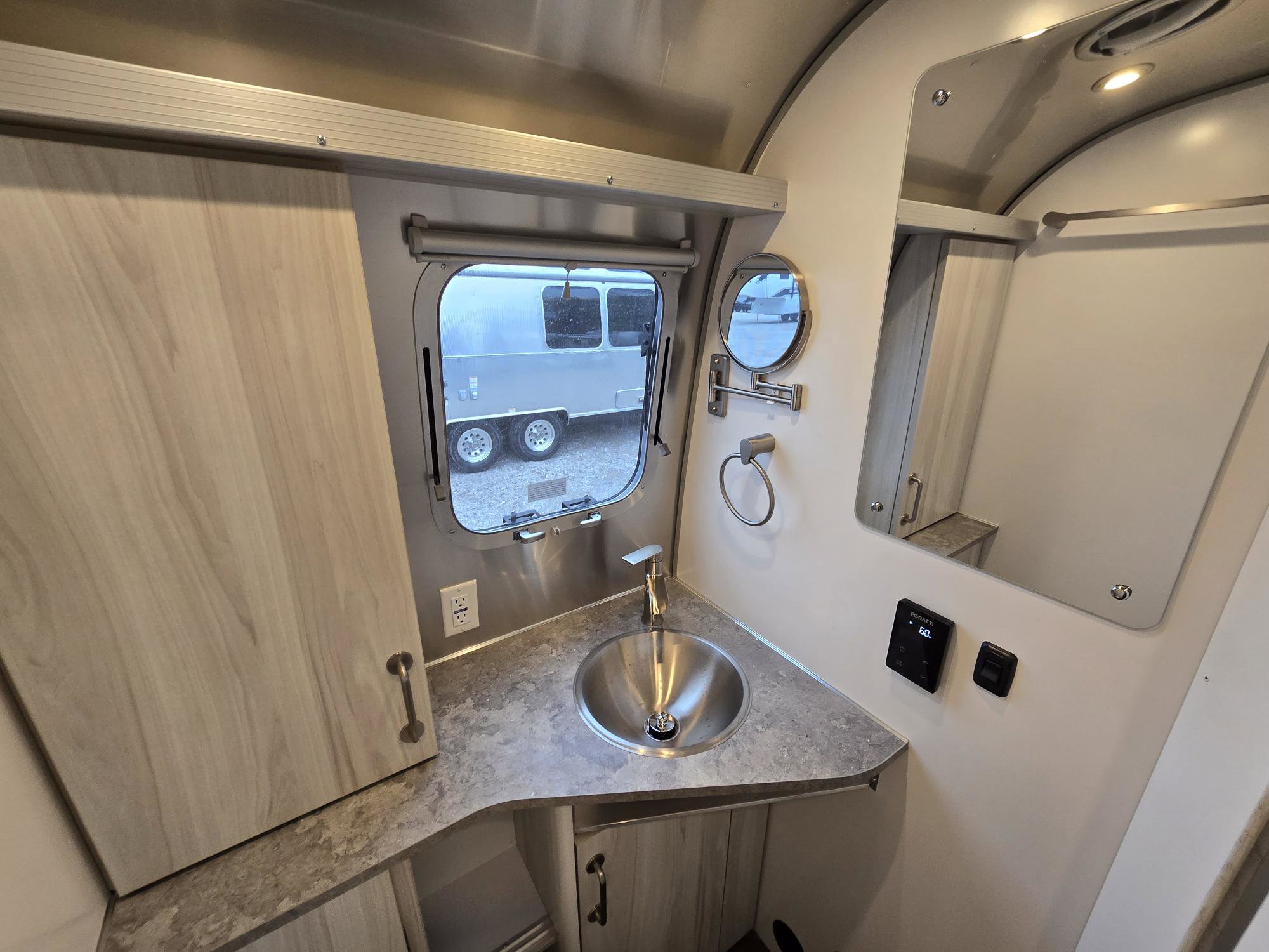 2026 Airstream International 25FB - Image 22