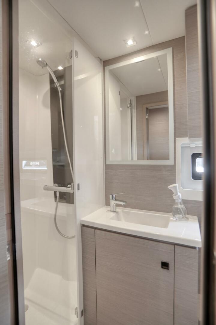 2022 Fountaine Pajot MY6 - Image 106