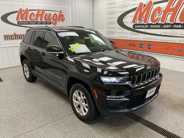 2023 Jeep Grand-Cherokee-L Laredo Altitude 4x4 - Image 3
