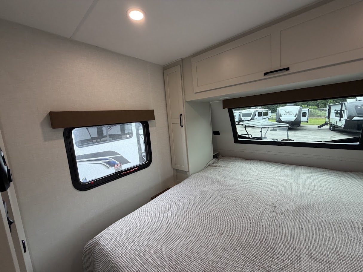 2027 VENTURE RV SPORTTREK 333VIK - Image 39