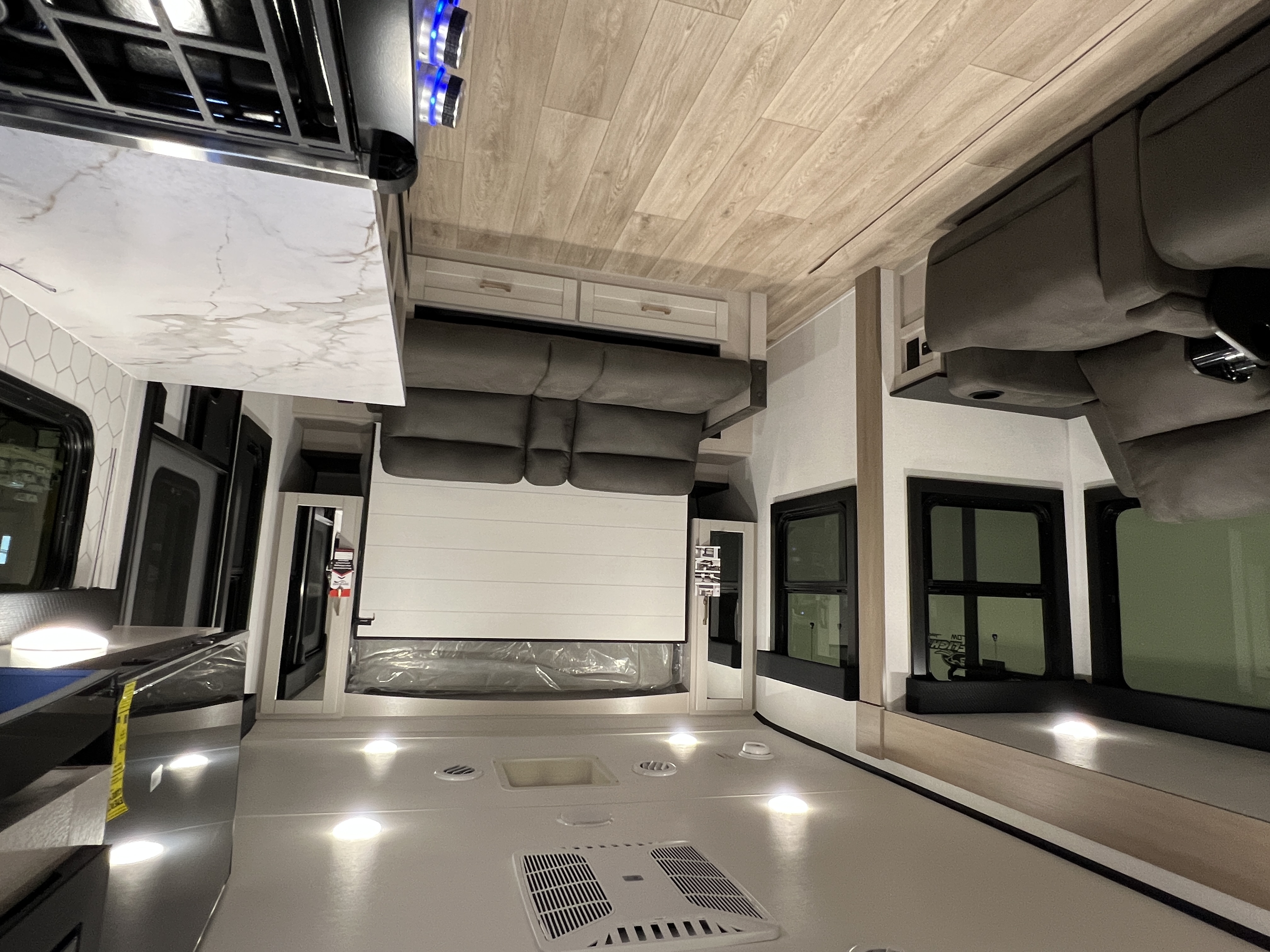 2027 Jayco Jay Feather 19MRK - Image 4