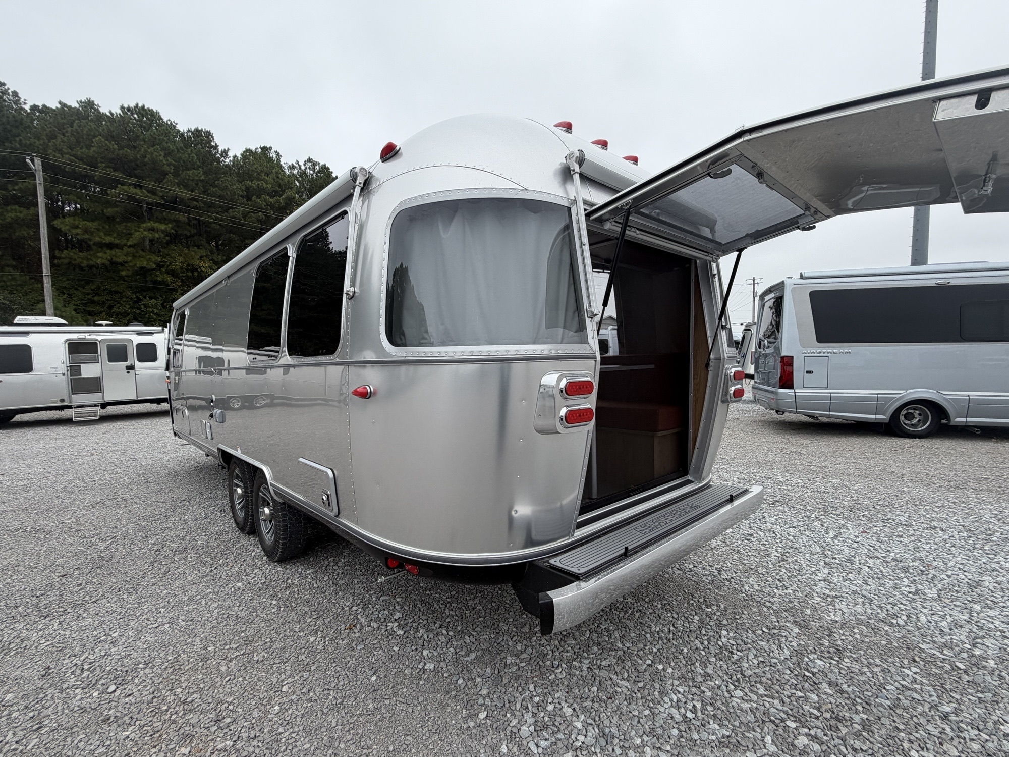 2027 AIRSTREAM TRADE WIND 27FBT - Image 21