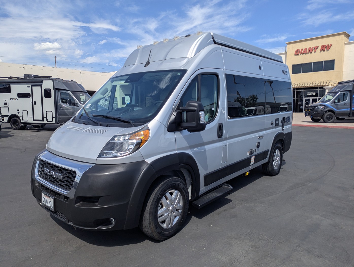 2023 Thor Motor Coach Rize 18A - Pop Top - Image 4