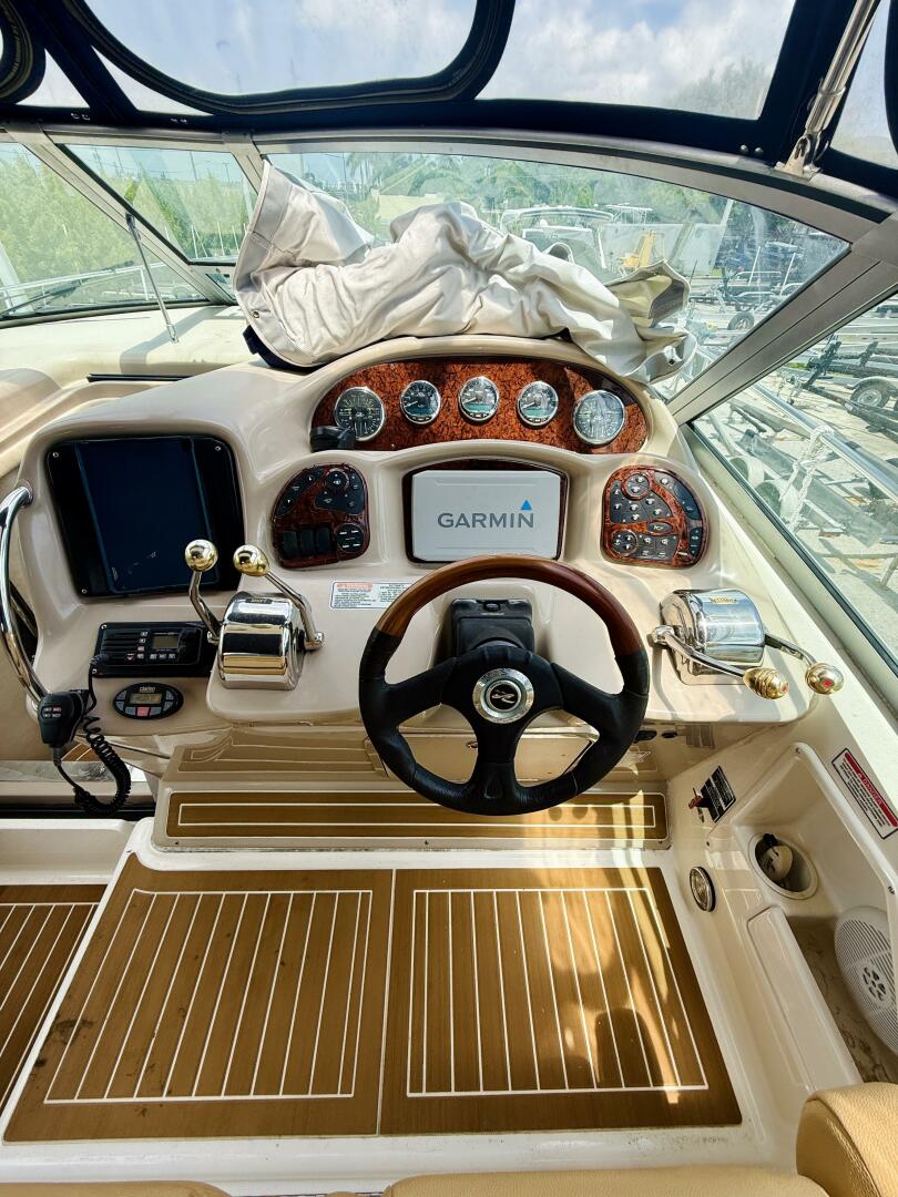 2004 Sea Ray 320 Sundancer - Image 8