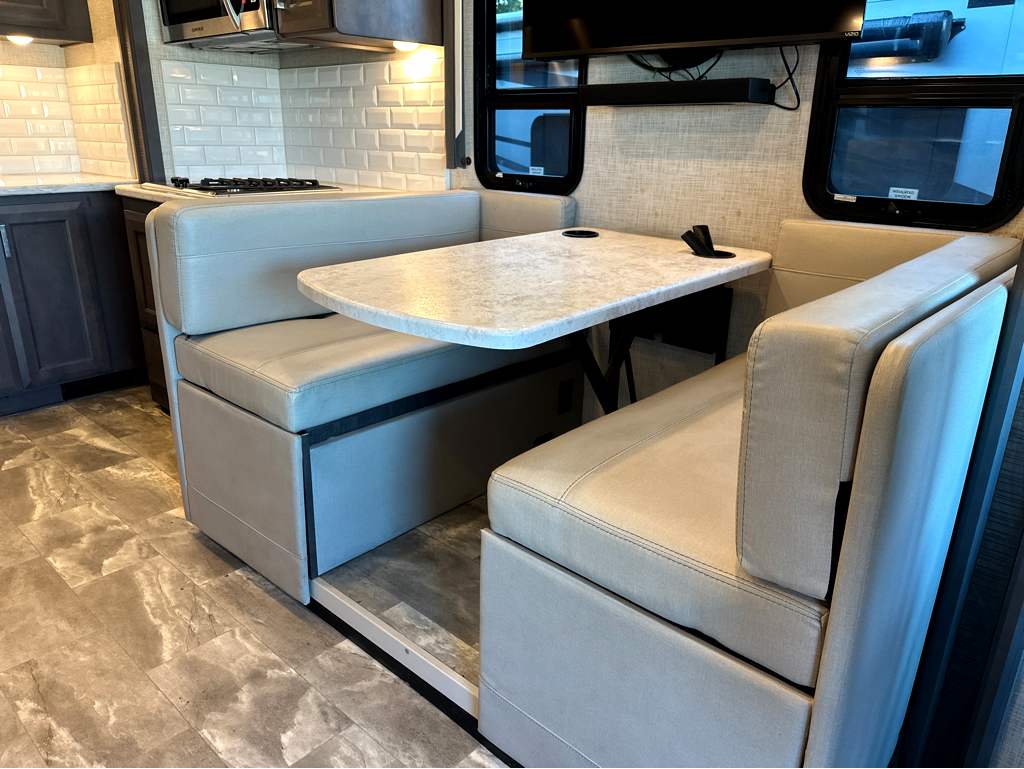 2023 THOR MOTOR COACH CHALLENGER 37DS - Image 11