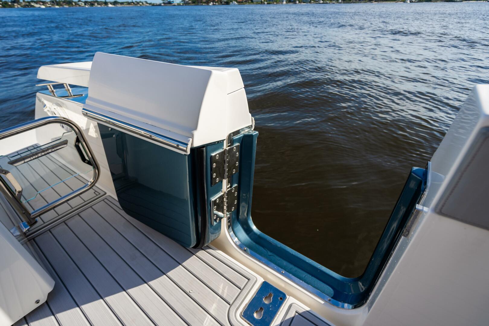 2022 Tiara Yachts 43 LS - Image 44