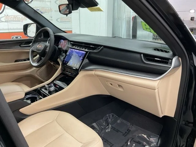 2023 Jeep Grand-Cherokee-L Laredo Altitude 4x4 - Image 25