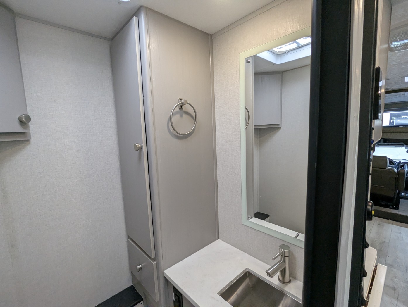2026 Coachmen Entourage 330DS - Image 27