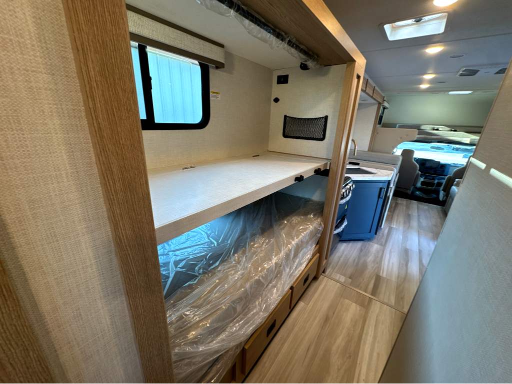 2027 THOR MOTOR COACH MAGNITUDE GA31 - Image 22