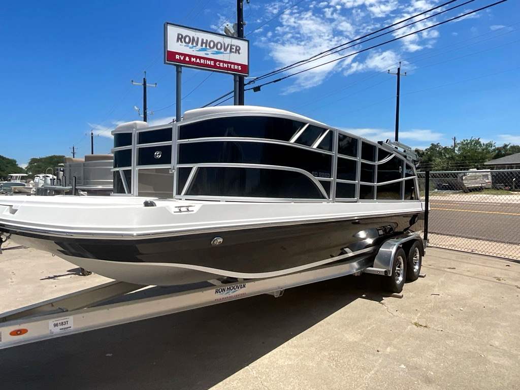 2027 HURRICANE 2027 FUNDECK 2260 REF - Image 3