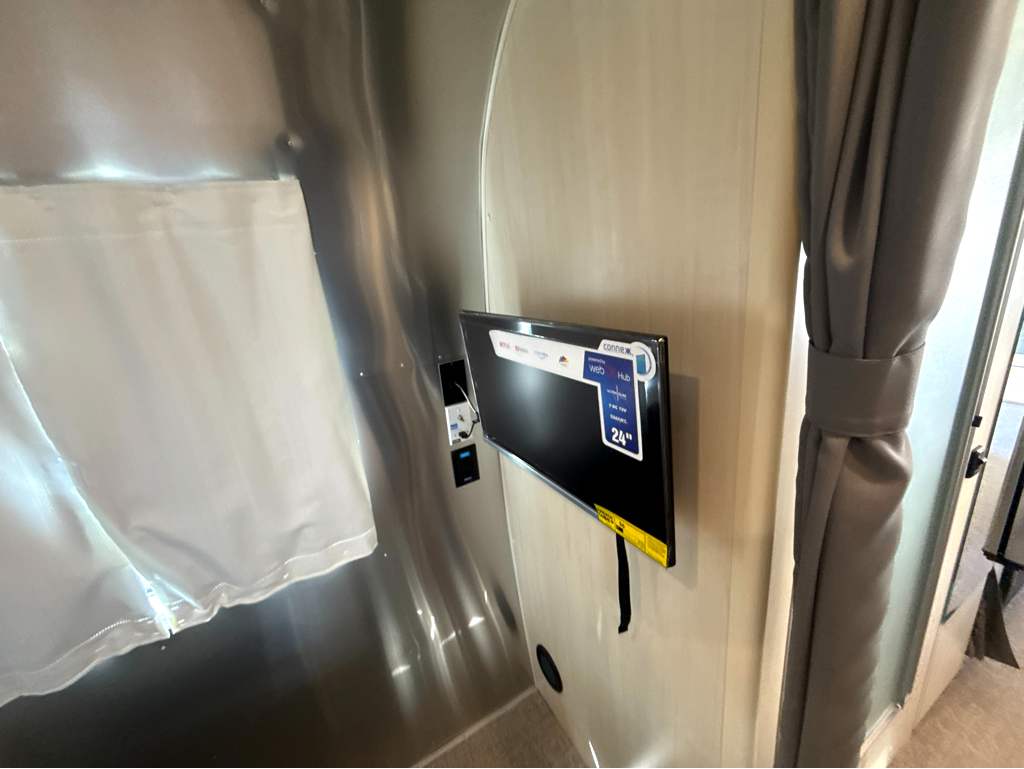 2026 AIRSTREAM FLYING CLOUD 28RBQ - Image 24