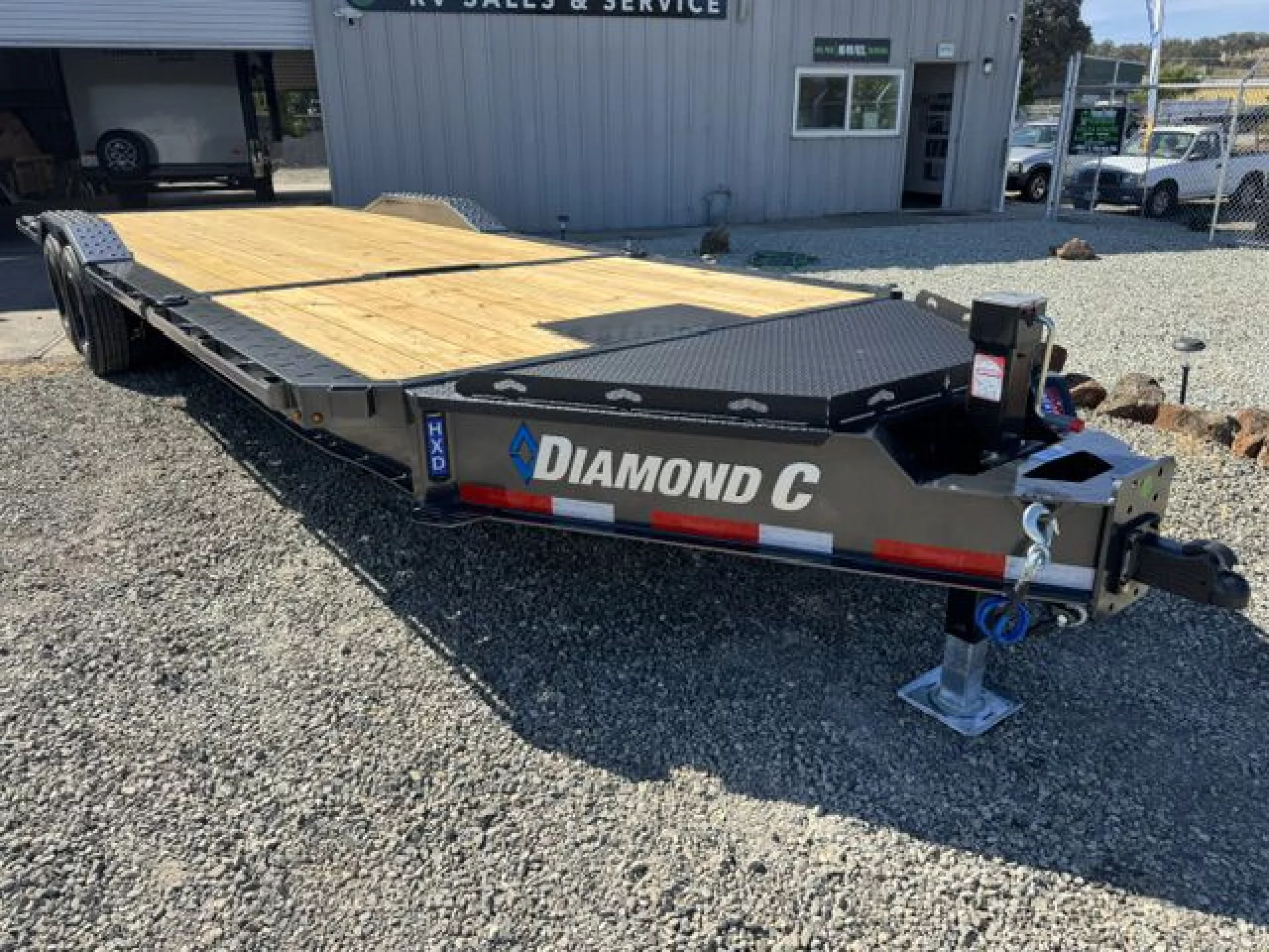 2027 DIAMOND C TRAILERS DIAMOND C HXD 208 L24X102 - Image 2