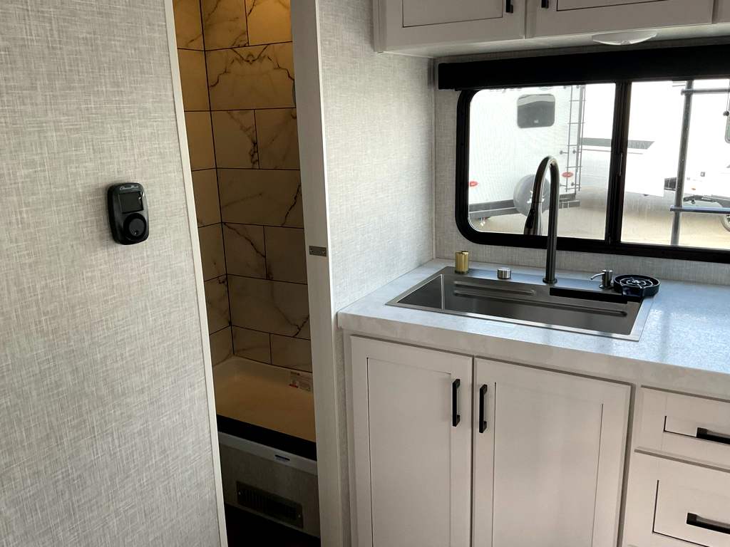 2025 JAYCO Eagle 230 MLCS HT - Image 12